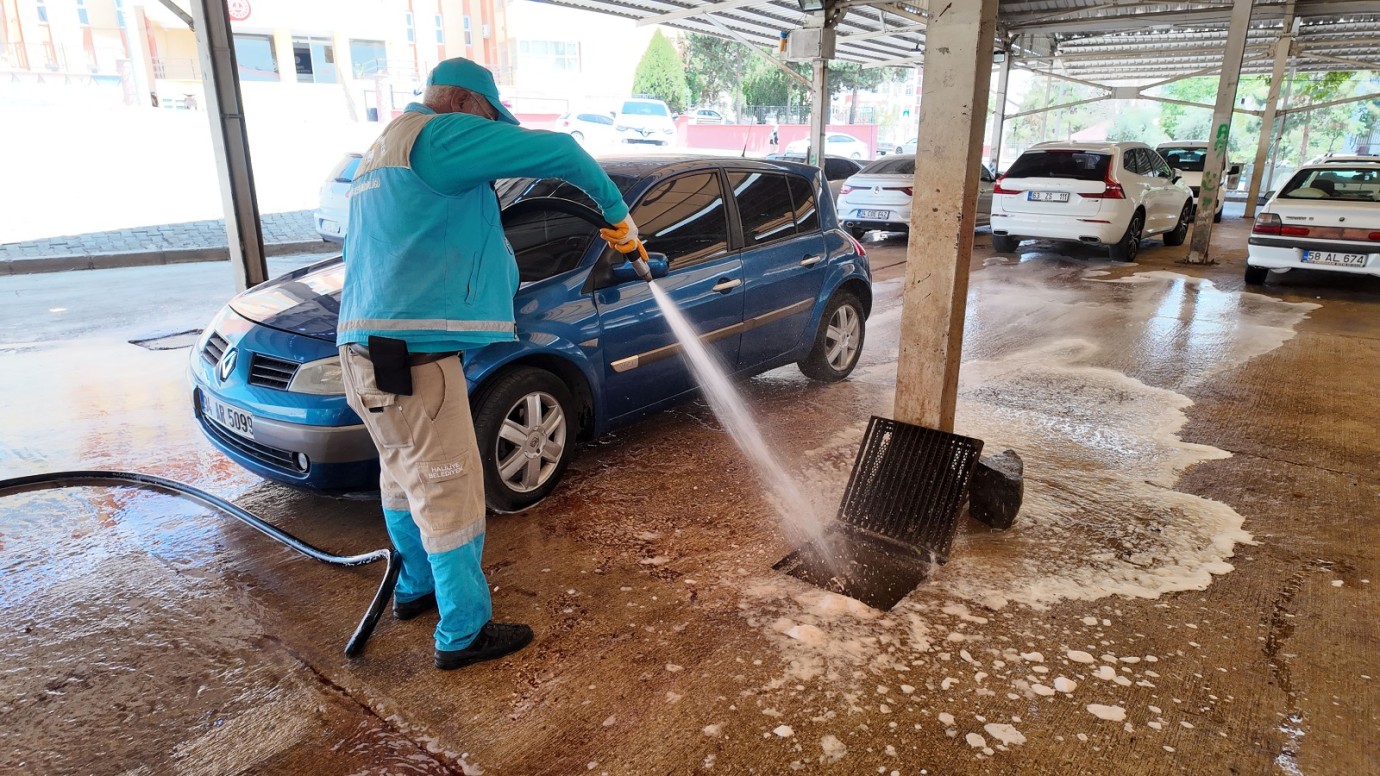 HALİLİYE’DE KURBAN BAYRAMI SONRASI KAPSAMLI TEMİZLİK SEFERBERLİĞİ