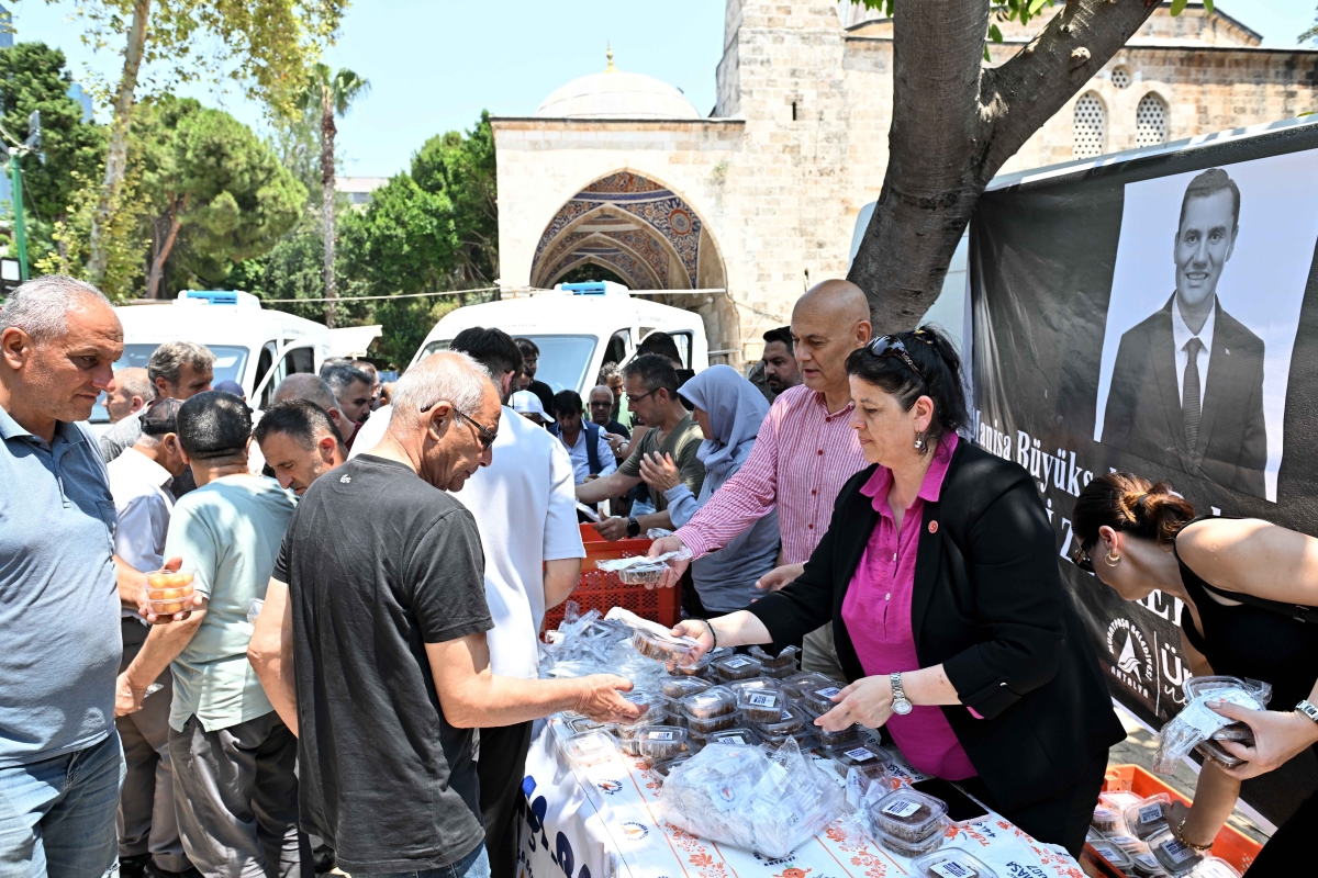 Ferdi Zeyrek için Muratpaşa’da helva dağıtıldı