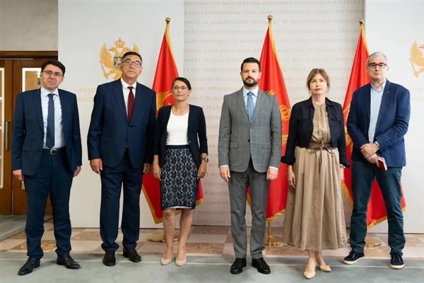 Karadağ Cumhurbaşkanı Milatoviç, STK temsilcileri ve uzmanlarla görüştü