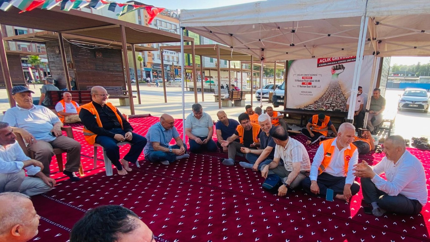 ŞANLIURFA’DA GAZZE’YE DESTEK İÇİN AÇLIK GREVİ 