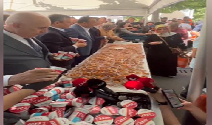 Özgür Özel’den Lokma İkramı: Ferdi Zeyrek’e Anlamlı Destek