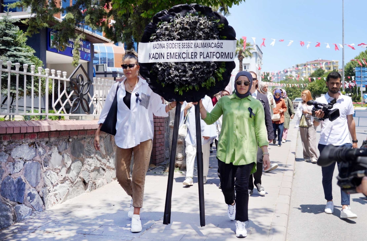 Kadın Emekçileri Platformu’ndan CHP’ye siyah çelenk