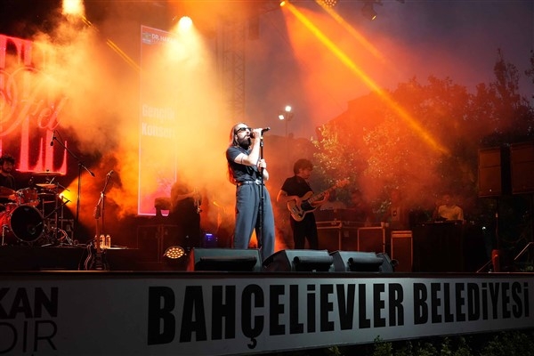 Emre Fel, Bahçelievler'de sahne aldı