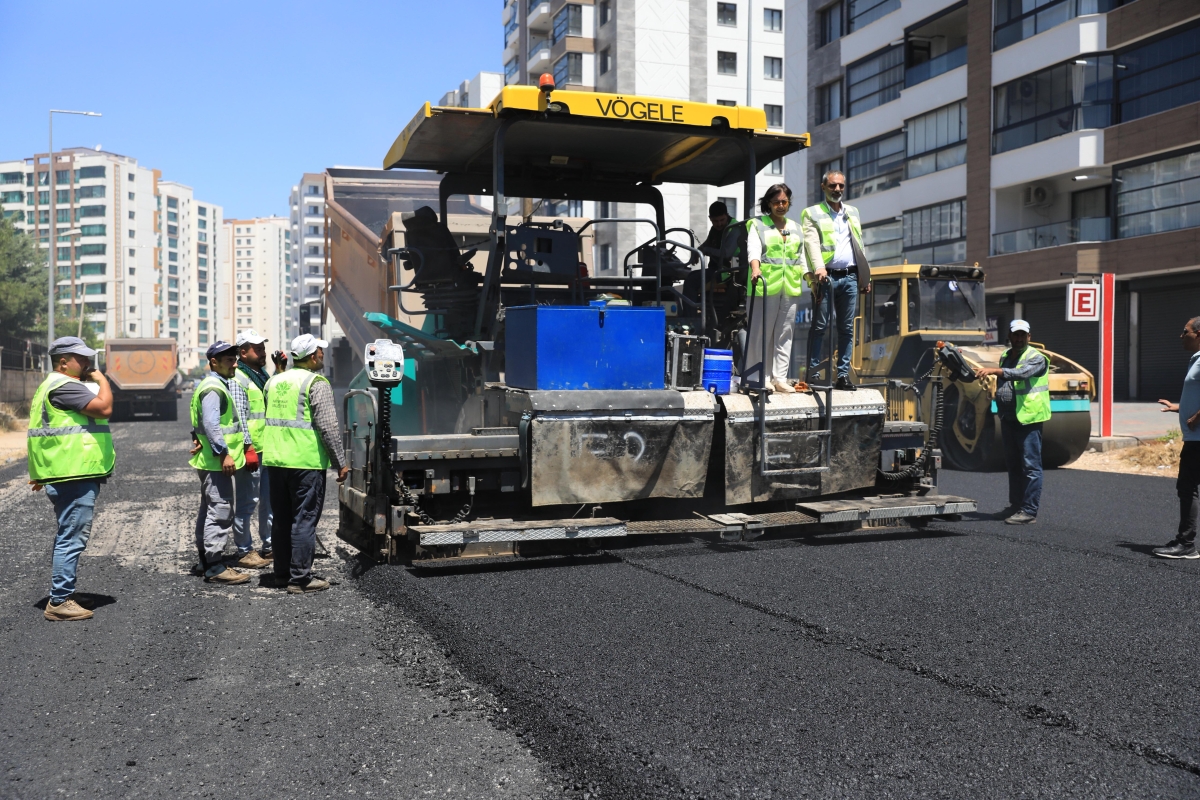 Kayapınar’da asfalt hizmeti başladı