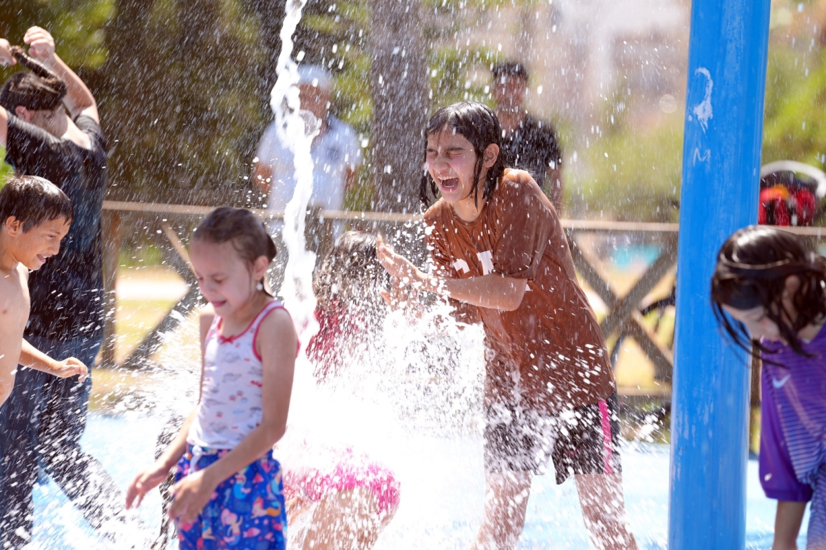 Çukurova'da su oyun parkları açıldı