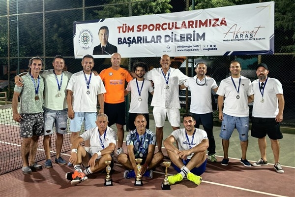 Muğla Büyükşehir Belediyesi'nden Geleneksel Babalar Günü Tenis Turnuvası