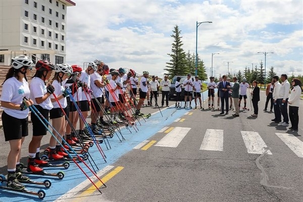Kayaklı Koşu Milli Takımı, antrenmanlarını Ardahan'da sürdürüyor