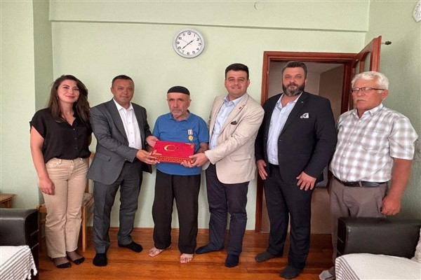 İzmit Belediyesi'nden Kıbrıs gazilerine ziyaret