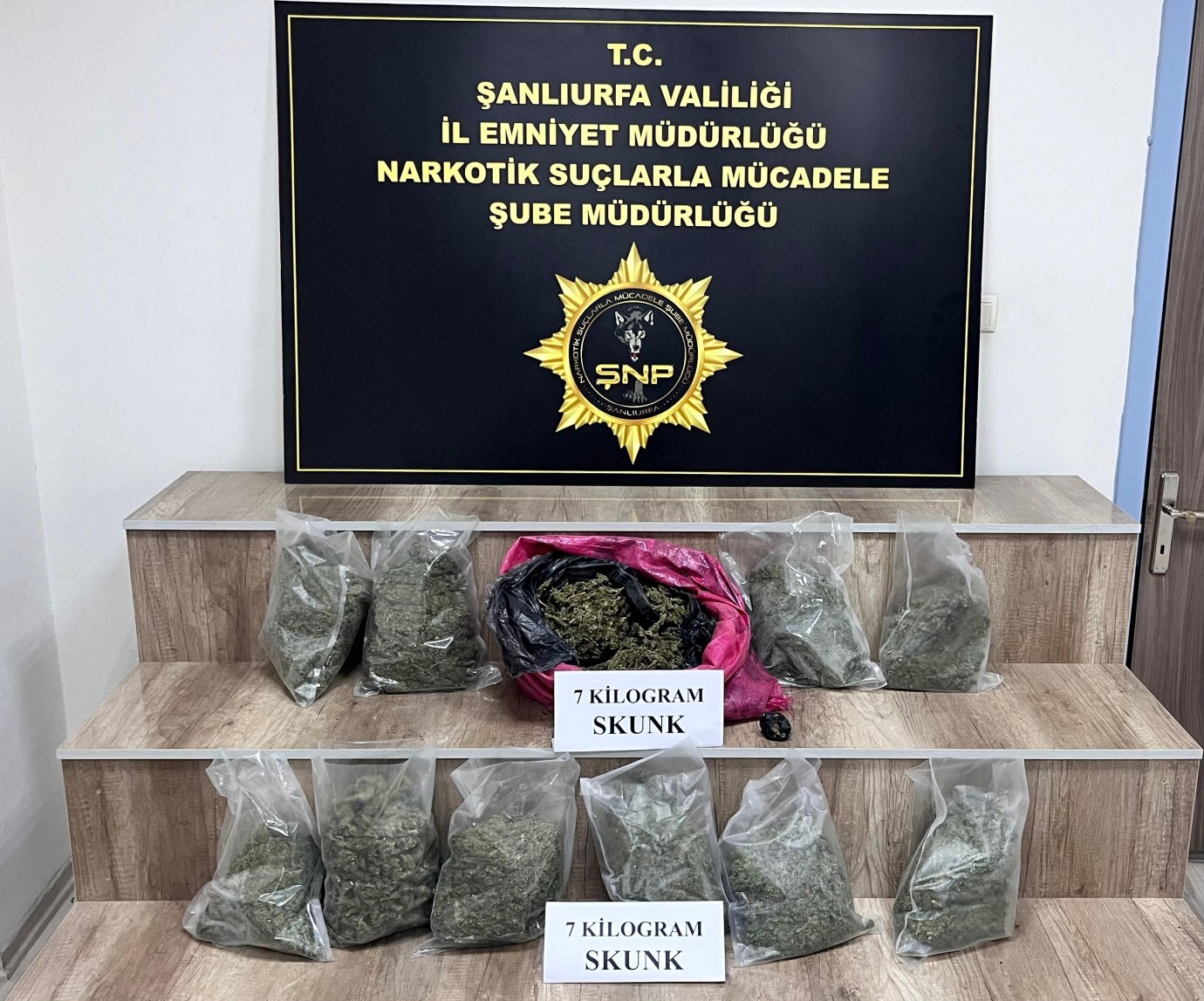 Siverek’te Narkotik Operasyonu: 7 Kilo Skunk Ele Geçirildi, 3 Şüpheli Gözaltında