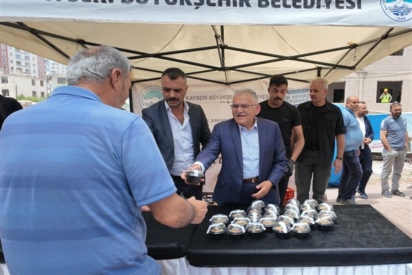 Kayseri Büyükşehir Belediyesi'nden Kayserililere 5 bin kişilik aşure ikramı