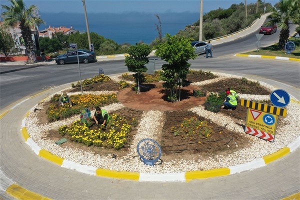 Aydın Büyükşehir Belediyesi'nden Kuşadası'na bakım ve çevre düzenlemesi
