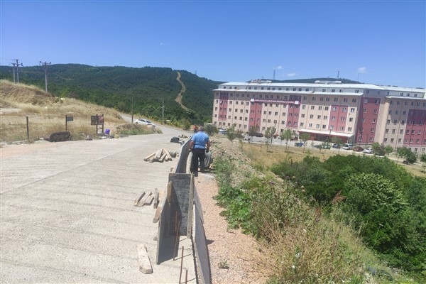 İzmit Belediyesi'nden Kabaoğlu’nda parapet çalışması
