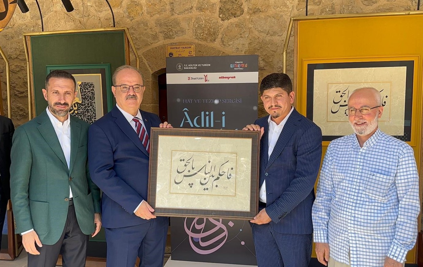 Âdil-i Mutlak Hat Eserleri Sergisi Van'da Sanatseverlerle Buluştu