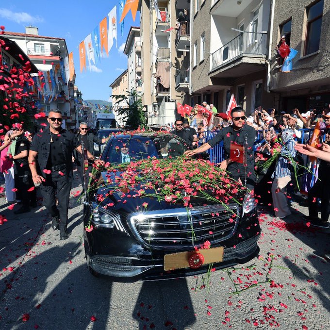 Cumhurbaşkanı Erdoğan’a Ankara’da Karanfilli Karşılama