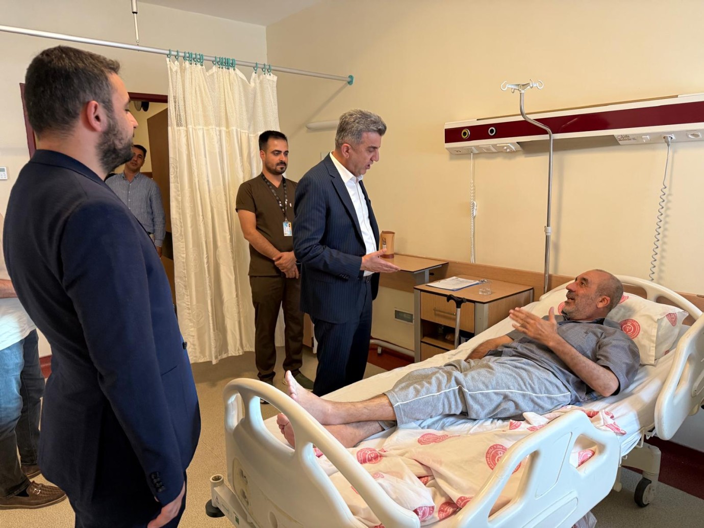 AK Parti İl Başkanı Günbegi'den Hastalara Moral Ziyareti