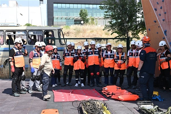 MAKUT, 'Enkazda Arama Kurtarma Temel Eğitimi'ni tamamladı