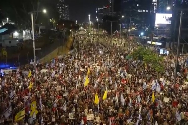 Binlerce İsrailli, rehinelerin serbest bırakılması için gösteri düzenledi
