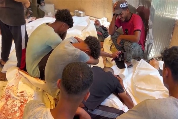 Pazar günü İsrail'in açtığı ateş sonucu Gazze'de yardım arayan en az 73 kişi öldürüldü