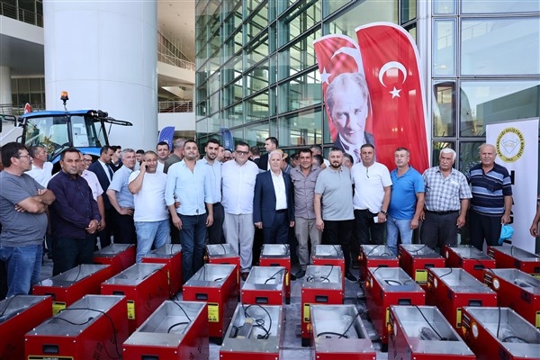 Bursa Büyükşehir Belediyesi'nden kırsal mahallelere ekipman desteği