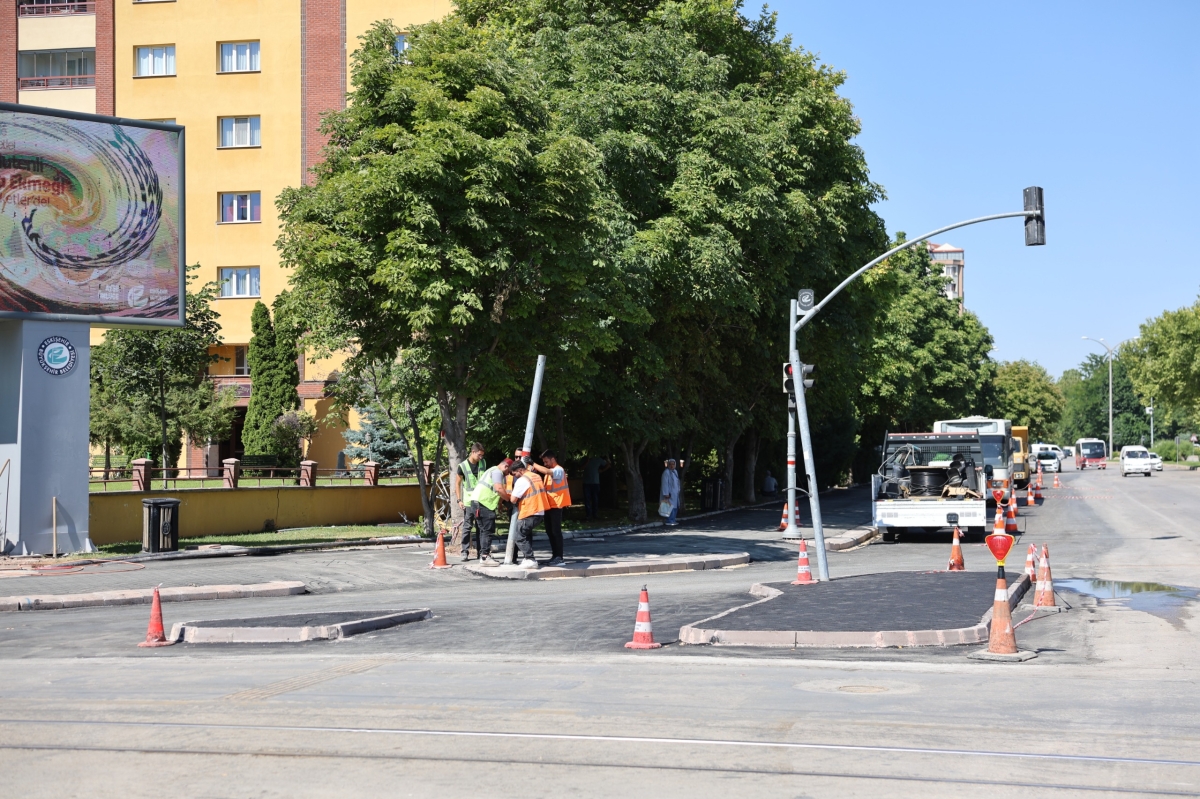 Eskişehir Büyükşehir Belediyesi'nden kavşak düzenlemesi