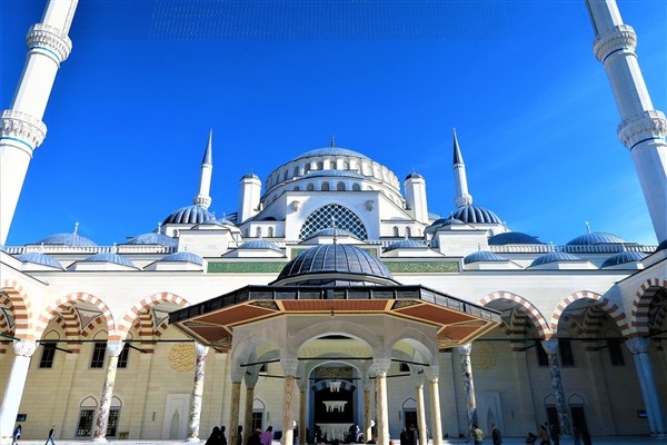 İstanbul Valisi Gül, Altan Öymen'in cenaze namazına katıldı