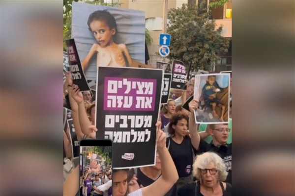 Tel Aviv'de binlerce gösterici Gazze savaşının ve &Prime;açlığın durdurulması&Prime; talebinde bulundu