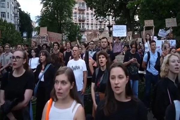Ukrayna'nın başlıca büyük şehirlerinde yeni protestolar bekleniyor