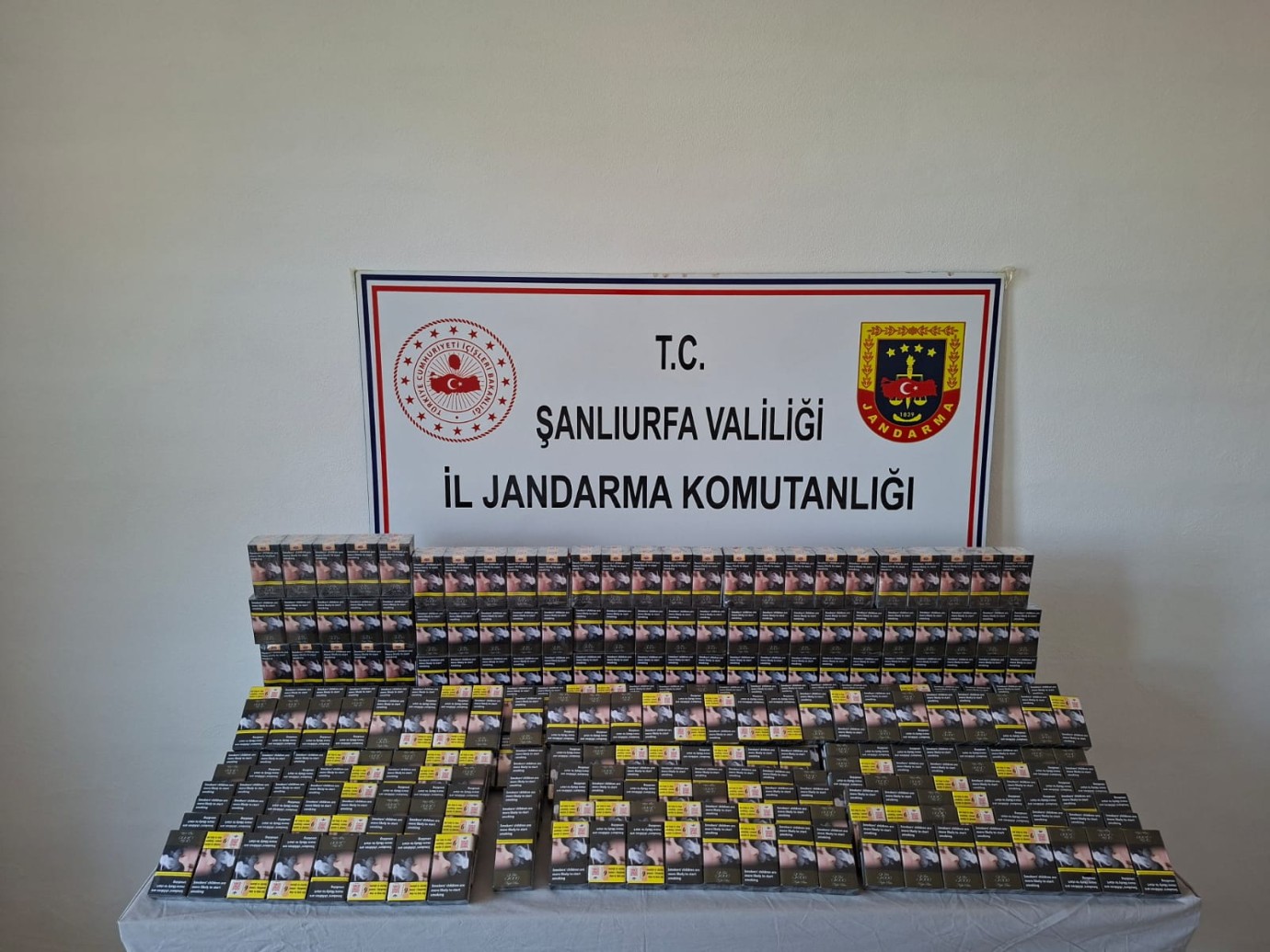 Şanlıurfa'da Kaçak Sigara Operasyonu: 3.210 Adet Kaçak Sigara Ele Geçirildi