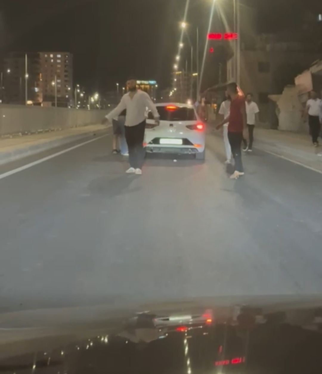 Şanlıurfa Karaköprü’de Yol Tartışması Kavgaya Dönüştü: Hamile Kadına Saldırı!
