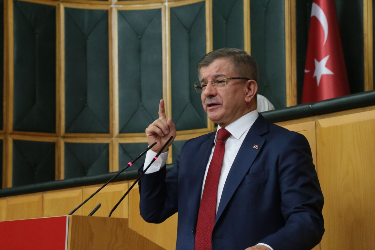 Davutoğlu: Vatanın ciğerleri, yanarken TBMM tatil yapamaz