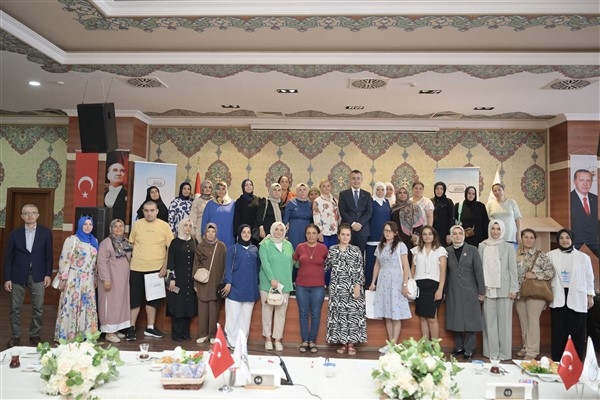Aksoy, engelli anneleriyle kahvaltı programında bir araya geldi