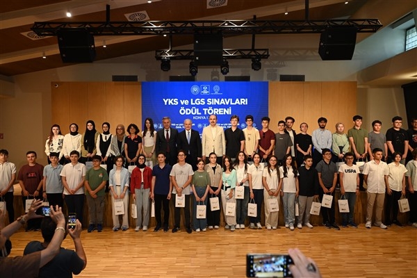 Konya'da YKS ve LGS’de dereceye giren öğrencilere ödül