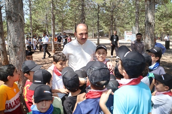 Başkan Altay, Kent Ormanı'ndaki oyun kampını ziyaret etti