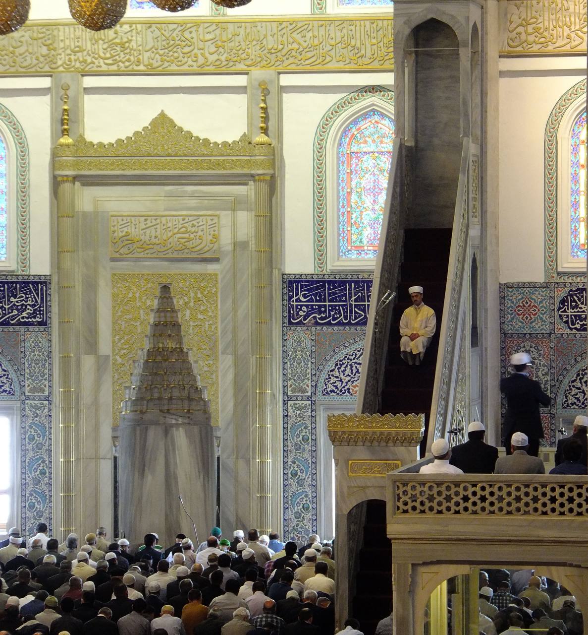 Diyanet’in Cuma Hutbesinde Giyim ve Medya Eleştirisi