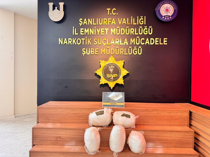 Şanlıurfa’da Zehir Tacirlerine Geçit Yok: 7,5 Kilo Skunk Ele Geçirildi