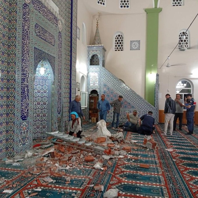 Manisa’da Cami İncelemesi Sırasında Üzerine Moloz Düşen Vatandaş Hayatını Kaybetti