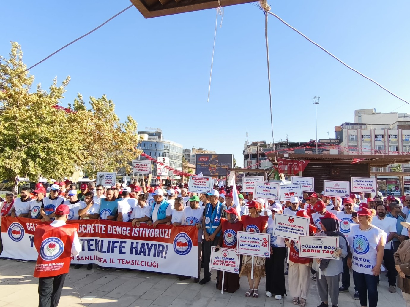 Sağlık-Sen’den Yetersiz Zam Teklifine Tepki: “Mutfaktaki Yangını Görmezden Geliyorlar”