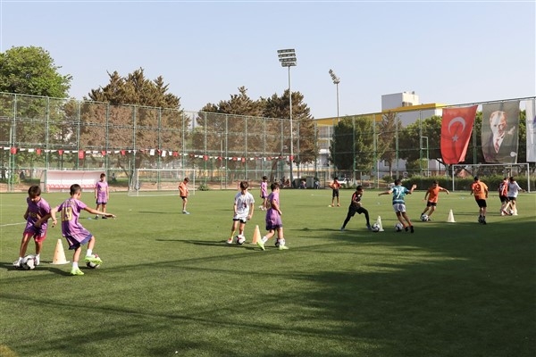 Mersin’de geleceğin futbolcuları yetişiyor