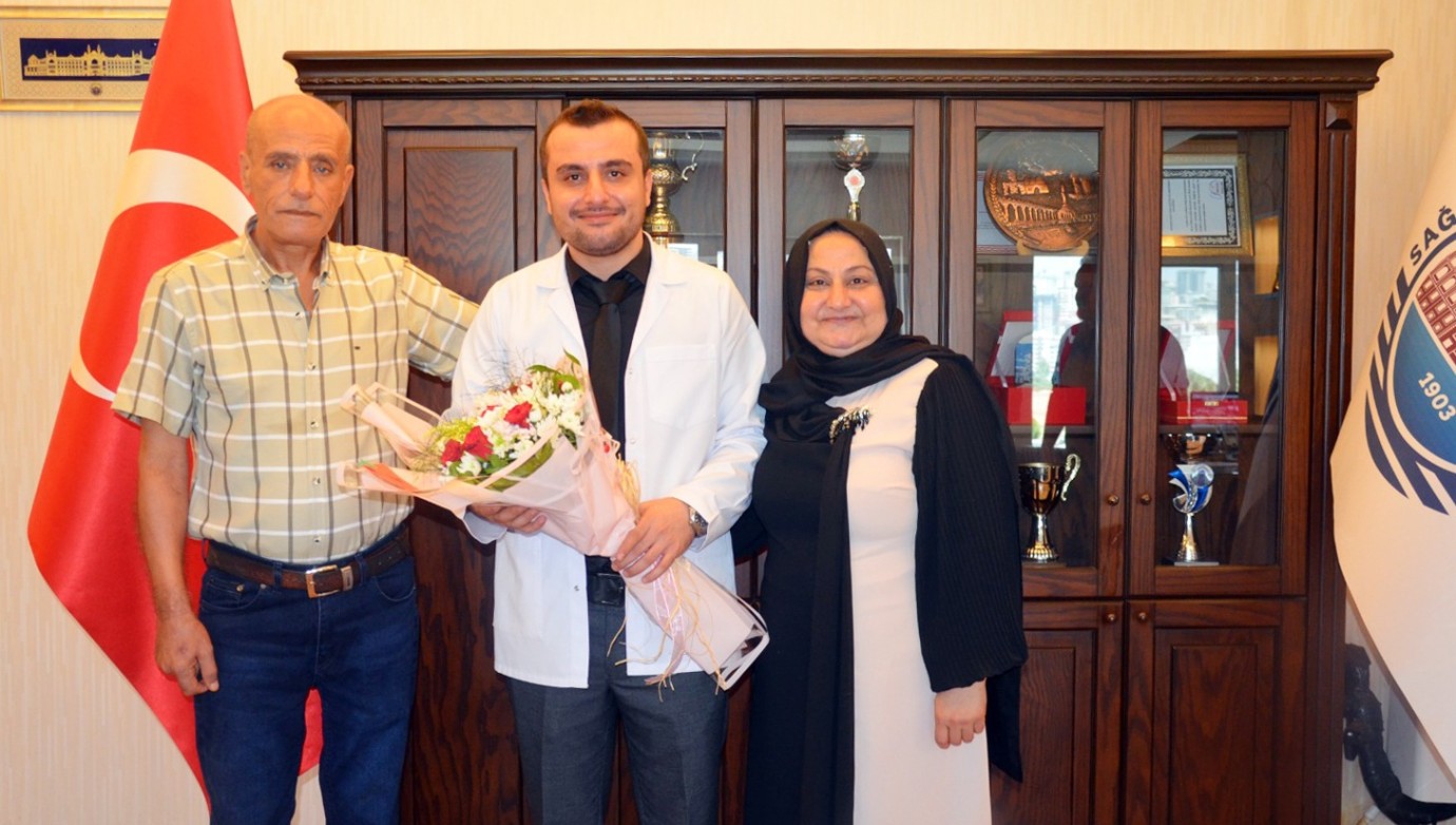 Şanlıurfa’da Bir İlk: Mehmet Akif İnan Hastanesi’nin İlk Acil Tıp Uzmanı Mezun Oldu