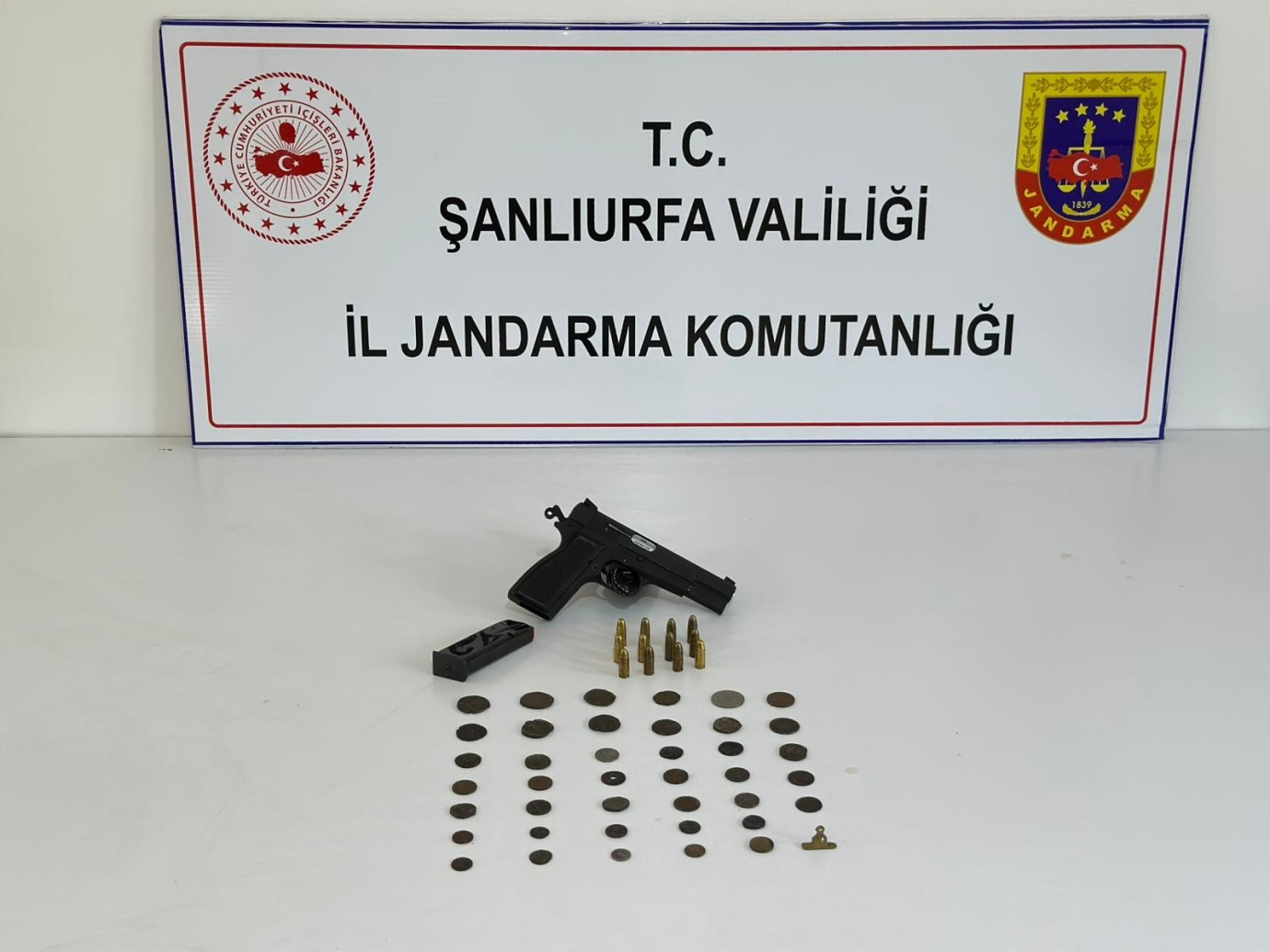 Siverek’te Tarihi Eser Operasyonu: 40 Sikke ve Roma Dönemine Ait Damga Ele Geçirildi