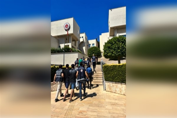 Marmaris'te göçmen kaçakçılığı ile mücadele kapsamında 1 organizatör şahıs yakalandı