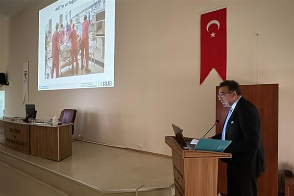 Prof. Dr. Canbay ile Dr. Kaya, Rize’de düzenlenen programda konuştu