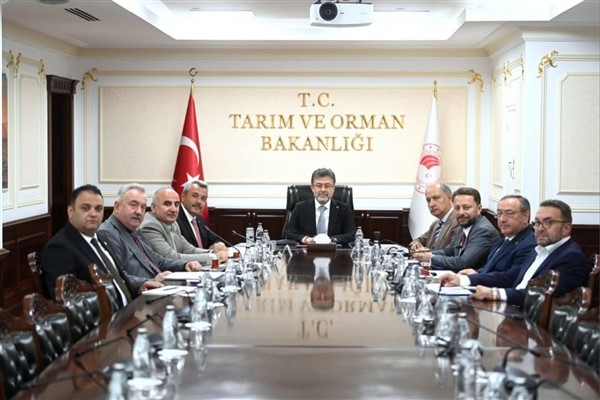Rize heyeti, Bakan Yumaklı'yı ziyaret etti