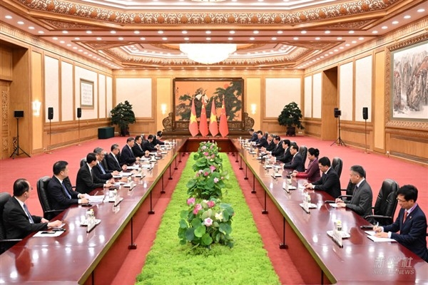 Xi Jinping, Vietnam Devlet Başkanı Luong Cuong ile görüştü