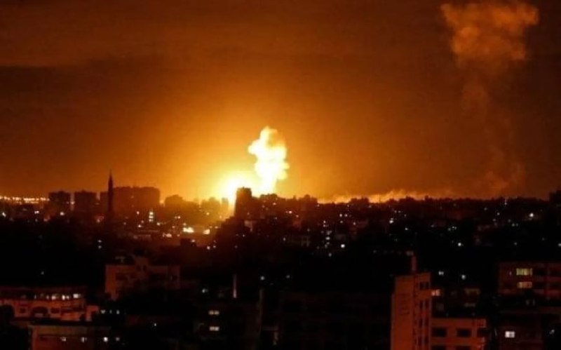 İSRAİL, HUMUS VE LAZKİYE’DEKİ ASKERİ NOKTALARI BOMBALADI