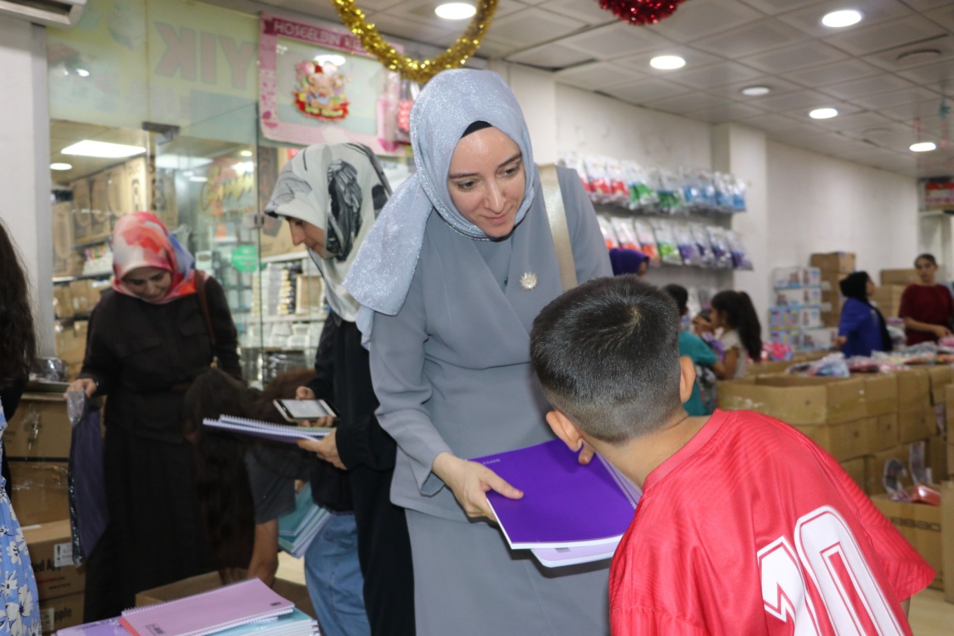 Şanlıurfa’da 200 Aileye Kırtasiye Desteği