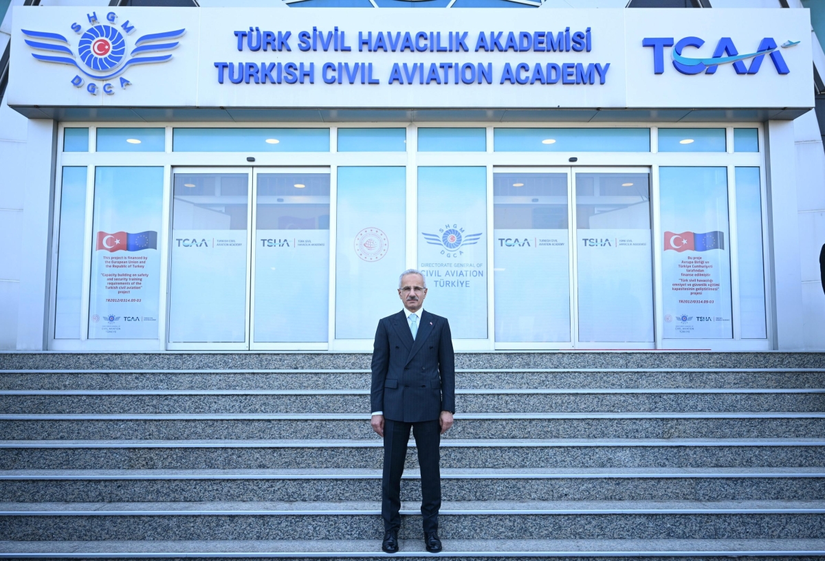 Bakan Uraloğlu, Tunceli'de AK Parti teşkilatıyla buluştu