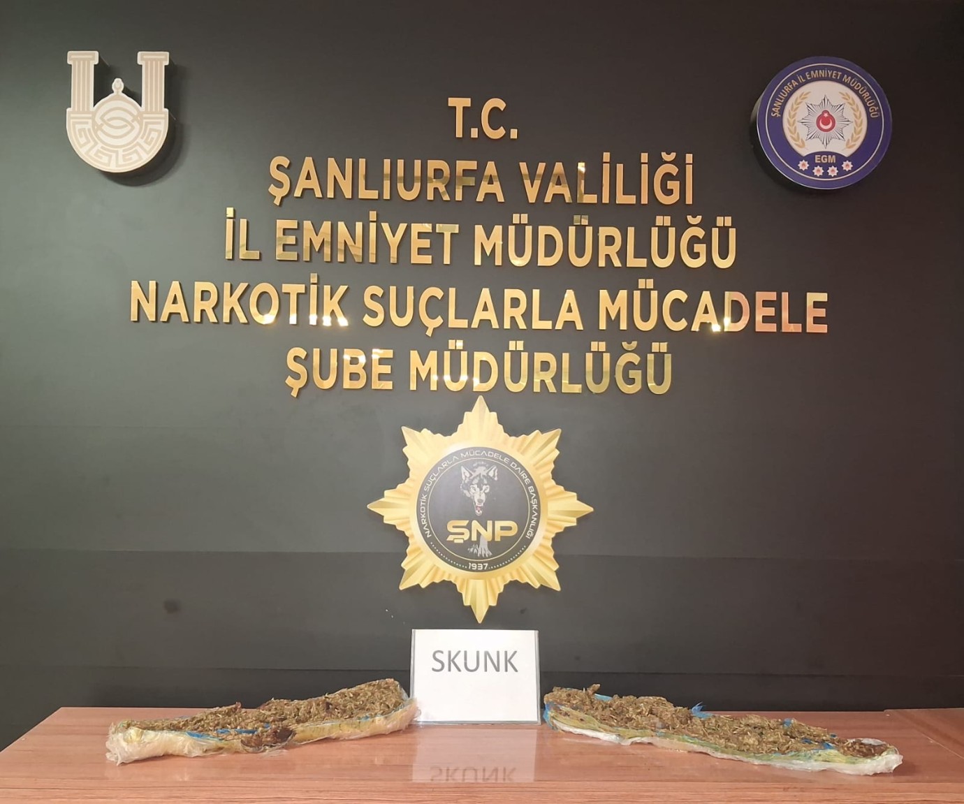 ŞANLIURFA’DA UYUŞTURUCU VE SİLAH OPERASYONU: ÇOK SAYIDA ELE GEÇİRME VE TUTUKLAMA