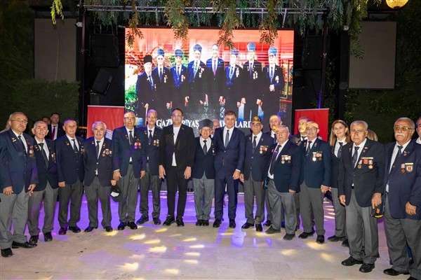 Başkan Tugay: Gazilerimiz her gün el üstünde tutulmayı hak ediyor