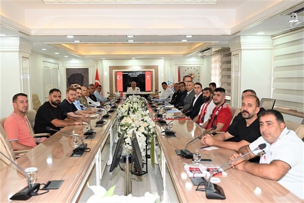 Batman Valisi Canalp, Petrolspor taraftar grupları ile bir araya geldi